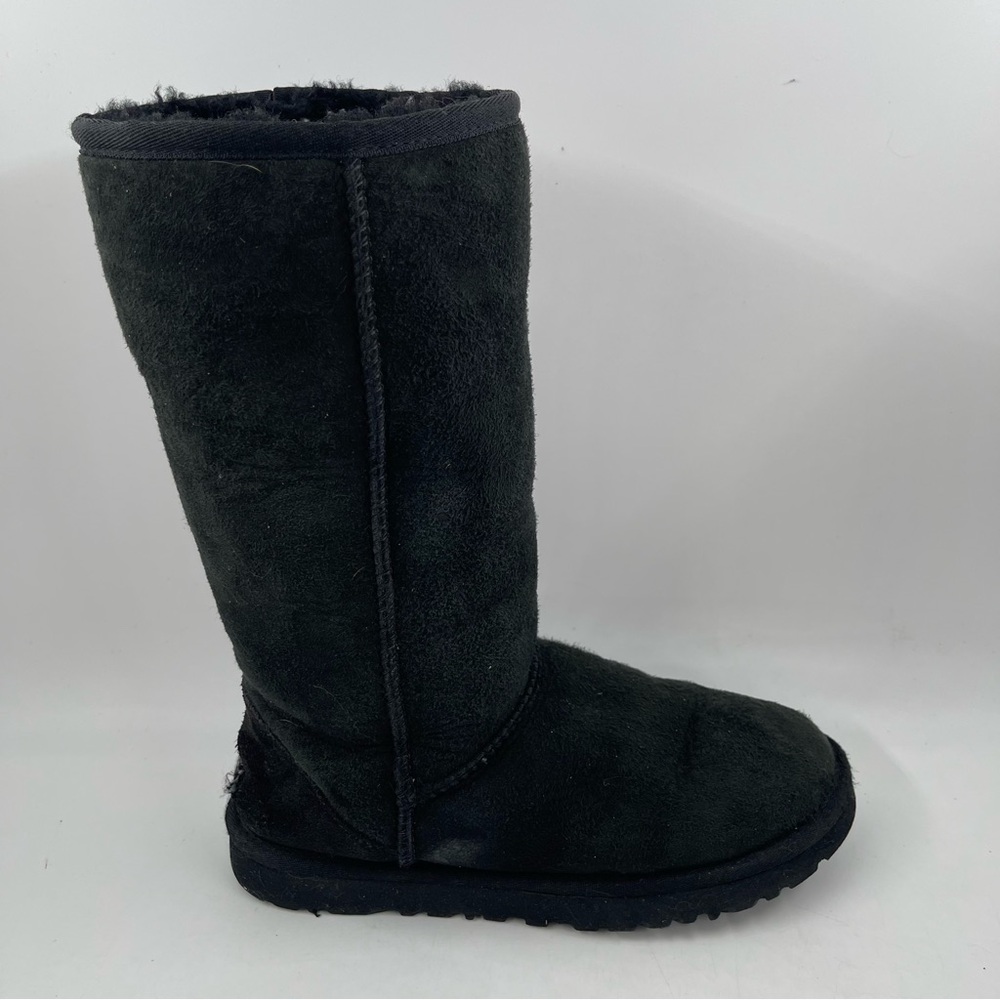 UGG Women’s Black Classic Tall II Comfort Sheepskin Winter Boots - Size 5